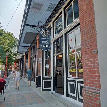 Gorgeous Old Town Condo With Patio And Parking! Victoria Zewnętrze zdjęcie