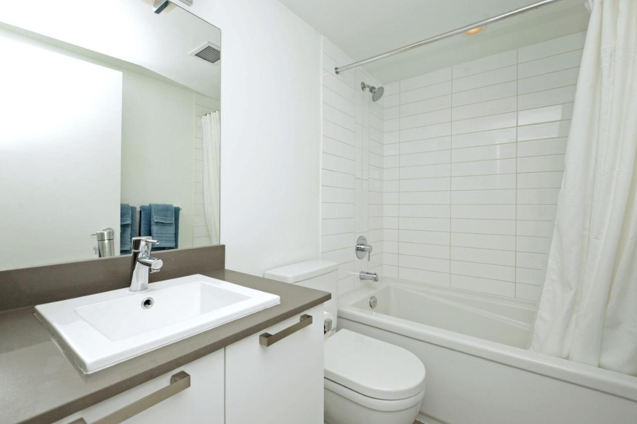 Gorgeous Old Town Condo With Patio And Parking! Victoria Zewnętrze zdjęcie