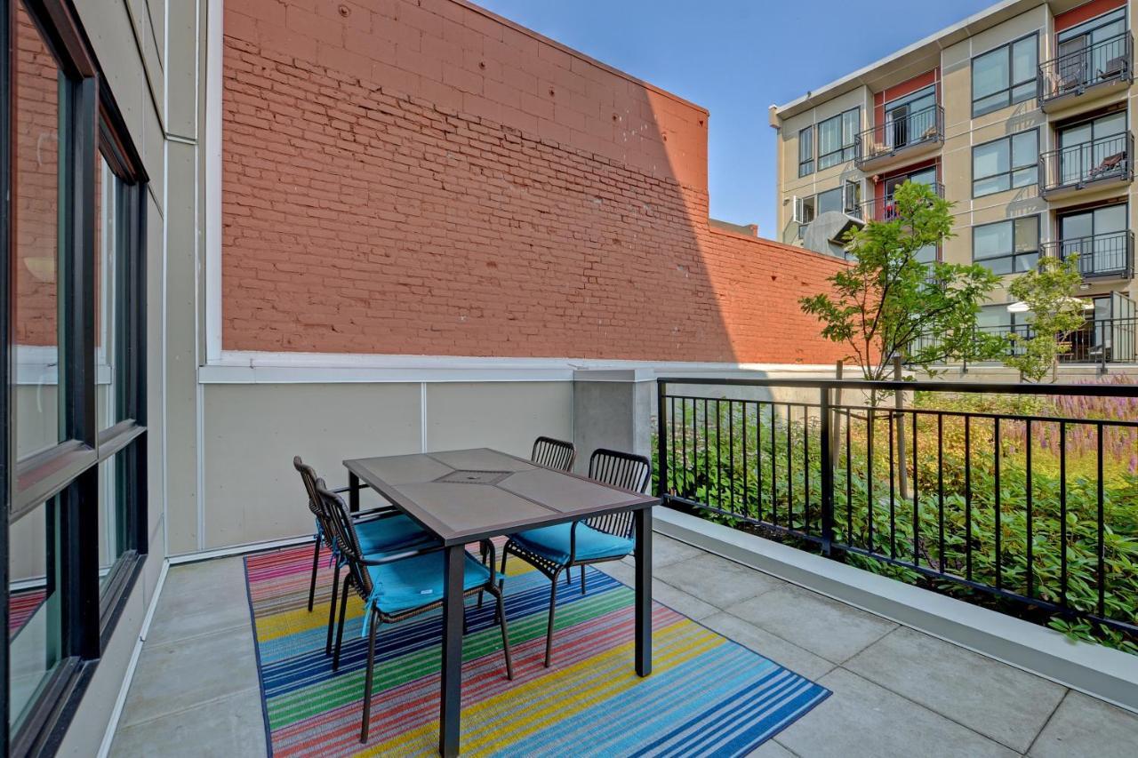 Gorgeous Old Town Condo With Patio And Parking! Victoria Zewnętrze zdjęcie